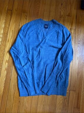 GAP Men's Heathered Blue Crewneck Sweater